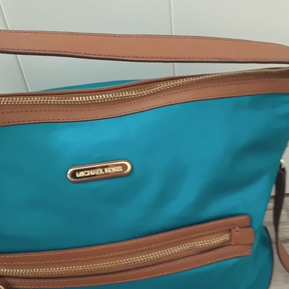 Michael...mk kors..kempton bag - Picture 6 of 9